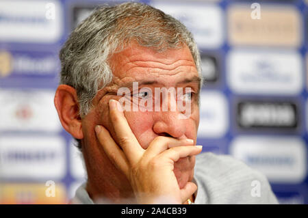 Kiev, Ucraina. Xiii oct, 2019. Il Portogallo head coach Fernando Santos partecipa a una conferenza stampa presso l'NSC Olimpiyskiy stadium di Kiev.Portogallo e Ucraina squadre nazionali di fronte alla UEFA EURO 2020 qualifier partita di calcio il 14 ottobre 2019. Credito: SOPA Immagini limitata/Alamy Live News Foto Stock