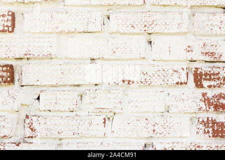 Frammento del vecchio muro in mattoni con peeling di gesso e di texture di mattoni Foto Stock