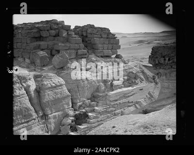 La quarta Piramide di Giza, ecc. (Recentemente scoperto) mostra rimane di liscio glacis sul lato nord Foto Stock