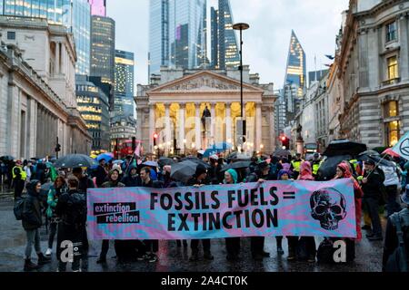 Londra, Regno Unito. Xiv oct, 2019. Estinzione della ribellione manifestanti presso la banca junction, City of London, Londra, Regno Unito. Credito: Vladimir Morozov/akxmedia. Foto Stock