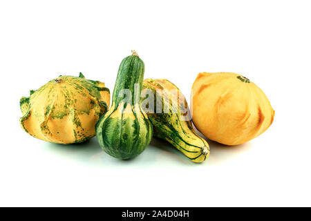 Decorazione Le zucche in una riga bianca su sfondo isolato Foto Stock