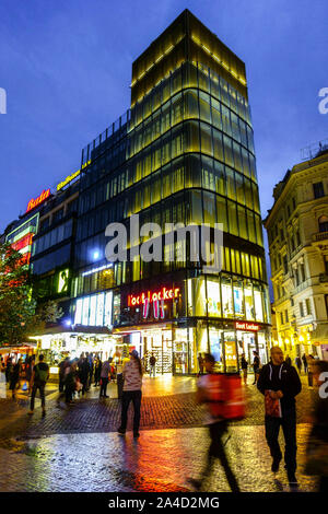 Mustek Shopping Place Praga Piazza Venceslao notte di Praga Repubblica Ceca Foto Stock
