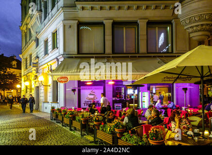 Praga Street Mustek Praga Cafe Trinity Praga Piazza Venceslao di notte turismo Praga strade di notte Praga Repubblica Ceca notte Foto Stock