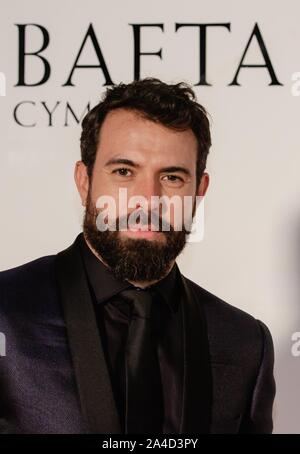 Cardiff, Galles. Xiii oct, 2019. Tom Cullen assiste la ventottesima British Academy Cymru Awards presso il St David's Hall di Cardiff, Galles, UK. Credito: Tracey Paddison/Alamy Live News Foto Stock