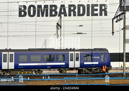 Bombardier segno su uno dei nuovi capannoni a Ilford UEM Deposito per treno e trasporto i lavori di manutenzione sul materiale rotabile per tra gli altri maggiore Anglia Foto Stock