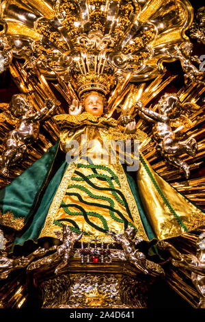 Il Gesù Bambino di Praga nella Chiesa Carmelitana di nostra Signora vittoriosa in Mala Strana, Infante Praga statua Repubblica Ceca Foto Stock