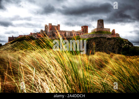 Il castello di bamburgh, Northumberland, castelli di Northumberland, Regno Unito, Inghilterra, il castello di bamburgh northumberland, castello, castelli, Bamburgh, Bamburgh Castle, Regno Unito Foto Stock