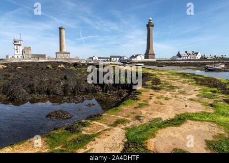 PENMARCH punto con il semaforo, IL SAINT-PIERRE cappella, il vecchio faro e il faro ECKMUHL, PENMARCH, Finisterre, Bretagna Francia Foto Stock