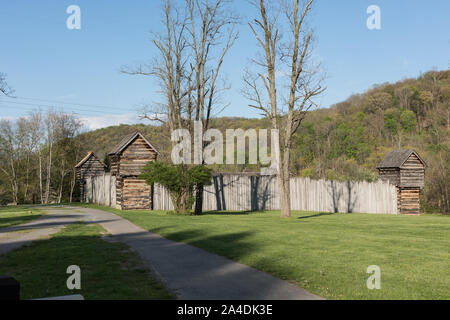 Il fort ricostruito a Prickett's Fort State Park, a 22 acri in West Virginia State Park a nord di Fairmont, vicino alla confluenza di Prickett's Creek e il fiume Monongahela Foto Stock