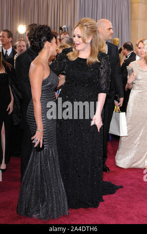 Foto deve essere accreditato ©Karwai codolo/Alfa premere 076909 24/02/2013 Norah Jones & Adele Atkins all'ottantacinquesimo Academy Awards Oscars 2013 tenutosi presso il Dolby Theatre Hollywood Blvd Los Angeles California Foto Stock