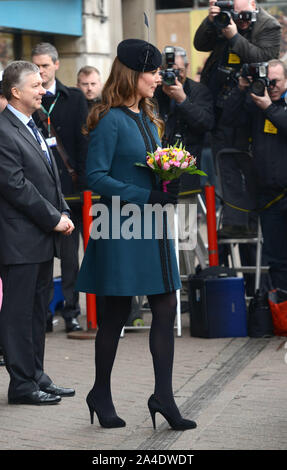 Foto deve essere accreditato ©Alex Huckle/Alfa premere 077025 20/03/2013 Kate Duchessa di Cambridge Katherine Catherine Middleton visite la stazione della metropolitana di Baker Street per contrassegnare centocinquantesimo anniversario della London Underground London Foto Stock