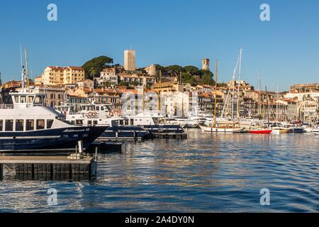 Il SUQUET Hill e il porto di Cannes (06) Alpes Maritimes, REGIONE SUD Foto Stock
