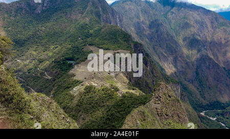 Vista di Machu Picchu da Hayna Picchu mountain Foto Stock