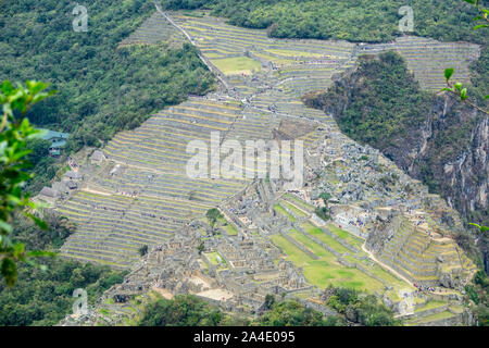 Vista di Machu Picchu da Hayna Picchu mountain Foto Stock