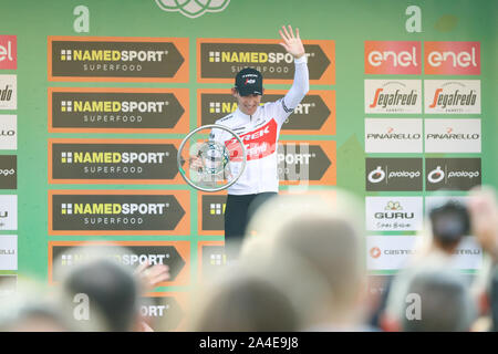 Bauke Mollema del Team Trek Segafredo vincitore presentazione sul podio il Giro di Lombardia 2019 Tour in Bicicletta di Lombardia Como italia Foto Stock