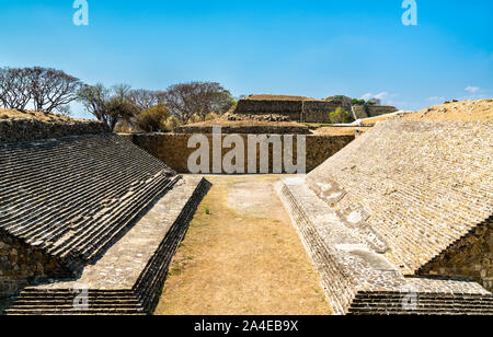 Mesoamerican ballcourt a Monte Alban in Oaxaca, Messico Foto Stock