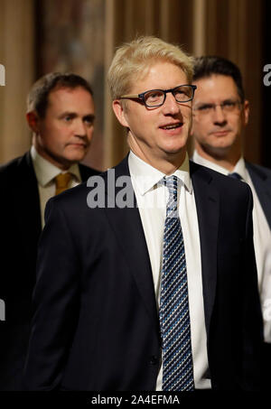Jo Johnson, conservatori MP per Orpington passeggiate attraverso la lobby centrale durante l'apertura della condizione del Parlamento presso il Palazzo di Westminster a Londra. Foto Stock