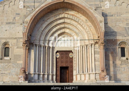 façade della Cattedrale di San Ciriaco il Martire, un mix di stile romanico, bizantino e gotico - Ancona, Marche, Italia Foto Stock