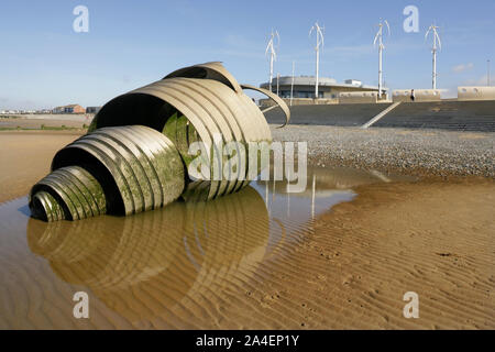 L'arte pubblica installazione Mary's Shell sulla spiaggia di Cleveleys, Nr Blackpool, costa di Fylde, Regno Unito. Foto Stock