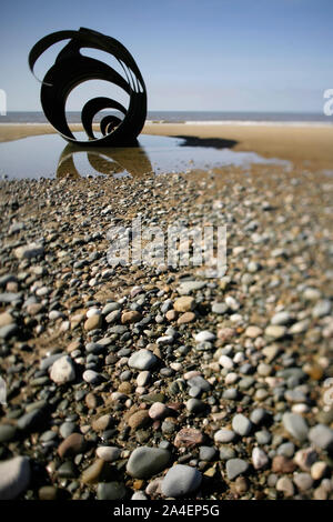 L'arte pubblica installazione Mary's Shell sulla spiaggia di Cleveleys, Nr Blackpool, costa di Fylde, Regno Unito. Foto Stock