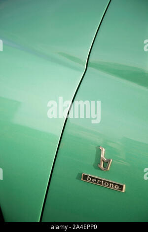 Bertone il badge e logo sul lato del verde metallizzato Lamborghini Miura sportscar. Foto Stock