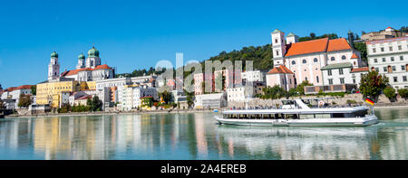 Panorama sullo skyline di Passau dall'Inn Foto Stock