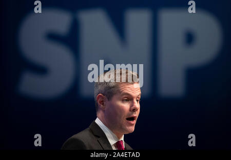 Ritrasmettere modifica immagine data segretario delle finanze Derek Mackay risolve i delegati durante il 2019 SNP autunno conferenza presso l'evento complesso in Aberdeen. Foto Stock