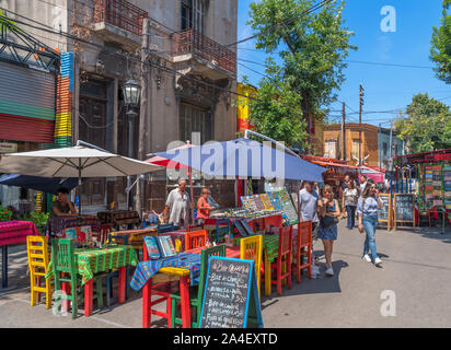 Cafe / bar su El Caminito, un colorato street a La Boca distretto di Buenos Aires, Argentina Foto Stock