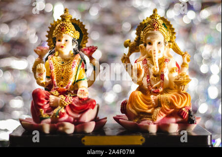 Statue Ganesh-Luxmi su sfondo bokeh - Dhan teras-NOZIONE Foto Stock