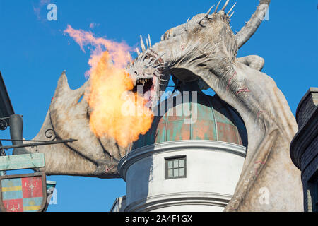 Gringotts incendio respirazione Dragon, Diagon Alley, mondo di Wizarding di Harry Potter, Universal Studios, Orlando, Florida, Stati Uniti d'America Foto Stock