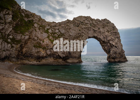 Viste di formazioni rocciose e spiaggia di durdle dor Foto Stock