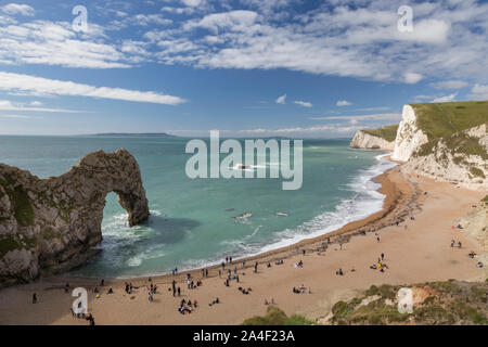 Viste di formazioni rocciose e spiaggia di durdle dor Foto Stock