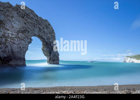 Viste di formazioni rocciose e spiaggia di durdle dor Foto Stock