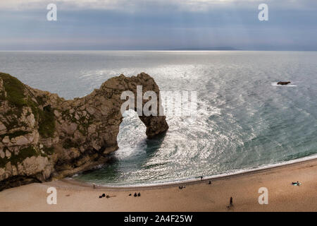 Viste di formazioni rocciose e spiaggia di durdle dor Foto Stock