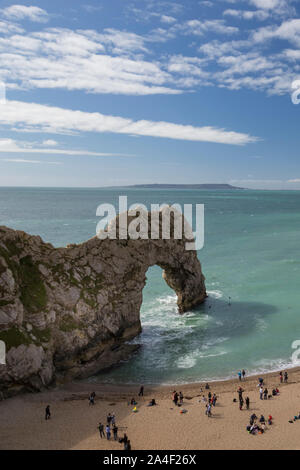 Viste di formazioni rocciose e spiaggia di durdle dor Foto Stock