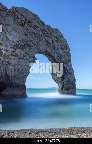 Viste di formazioni rocciose e spiaggia di durdle dor Foto Stock