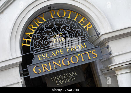 La fuga dalla Gringotts, una banca universale espresso ingresso Ride, Diagon Alley, mondo di Wizarding di Harry Potter, Universal Studios, Orlando, Foto Stock