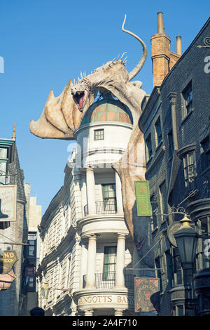 Gringotts incendio respirazione Dragon, Diagon Alley, mondo di Wizarding di Harry Potter, Universal Studios, Orlando, Florida, Stati Uniti d'America Foto Stock