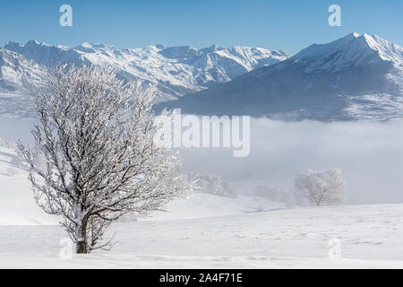 Champsaur Valley da Gleize passano in inverno. Hautes-Alpes, alpi, Francia Foto Stock