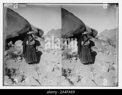 Al Sinai attraverso il Mar Rosso, Tor, e Wady Hebran. Bedouin donne. Foto Stock