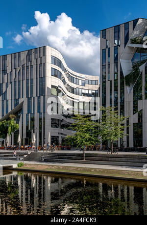 Kö-Bogen centro commerciale Breuninger e department store in Dusseldorf, Germania. Progettato da architetto polacco Daniel Libeskind, apertura nel 2014. Foto Stock