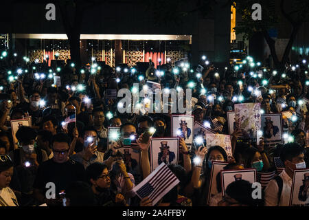 Hong Kong. Xiv oct, 2019. Migliaia di manifestanti assistere ad Hong Kong i diritti umani e la democrazia atto al Rally di carta giardino nel quartiere centrale di Hong Kong. Questo rally è stato proposto a noi legislatori che essi dovrebbero passare la legge che permetterebbe di Hong Kong la democrazia. ItÃS finalizzata a mettere pressione su Pechino a mantenere la sua promessa di preservare Hong KongÃs autonomia. Credito: Keith Tsuji/ZUMA filo/Alamy Live News Foto Stock