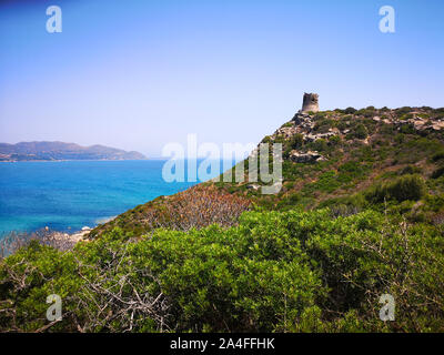 Una vista della Torre Spagnola di Porto Giunco, Villasimius, Sardegna, Italia. Foto Stock