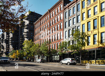 Città tranquilla strada a Rochester, New York , in un tranquillo weekend mattina Foto Stock