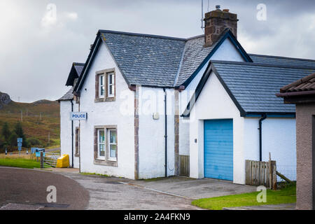 Rurale stazione di polizia nel remoto villaggio di Rhiconich in Sutherland nel Nord Ovest Highlands scozzesi Foto Stock