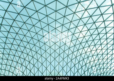 Il moderno in vetro trasparente soffitto del British museum Foto Stock