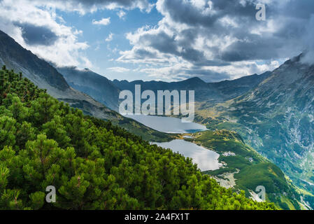 Vista su Przedni Staw e Wielki Staw nei Monti Tatra Foto Stock