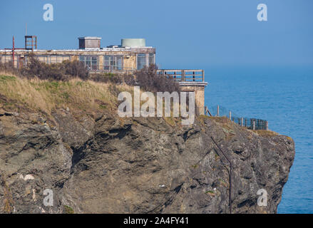 L'ex stazione radar della seconda Guerra Mondiale fu disutilizzata sulla scogliera di Gin Head sopra Firth of Forth, East Lothian, Scozia, UK Foto Stock