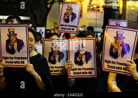 Hong Kong. Xiv oct, 2019. Migliaia di manifestanti assistere ad Hong Kong i diritti umani e la democrazia atto al Rally di carta giardino nel quartiere centrale di Hong Kong. Questo rally è stato proposto a noi legislatori che essi dovrebbero passare la legge che permetterebbe di Hong Kong la democrazia. Il suo volto a esercitare pressioni su Pechino per mantenere la sua promessa di preservare Hong Kongs autonomia. Credito: Keith Tsuji/ZUMA filo/Alamy Live News Foto Stock
