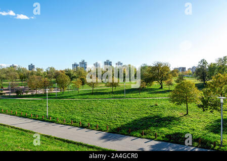 Vista panoramica della bella e verde Bundek parco della città di Zagreb, Croazia Foto Stock